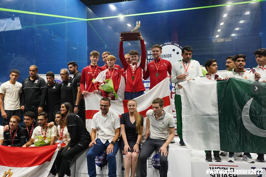 Team England lifting Men's World Team Gold in 2022